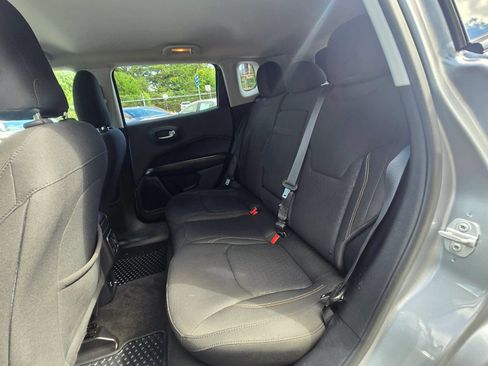 Used 2017 Jeep Compass Sport w/ Cold Weather Group FWD image 9