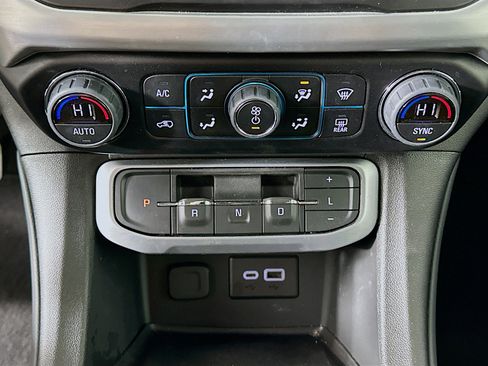 Used 2023 GMC Acadia SLE w/ Driver Convenience Package image 24