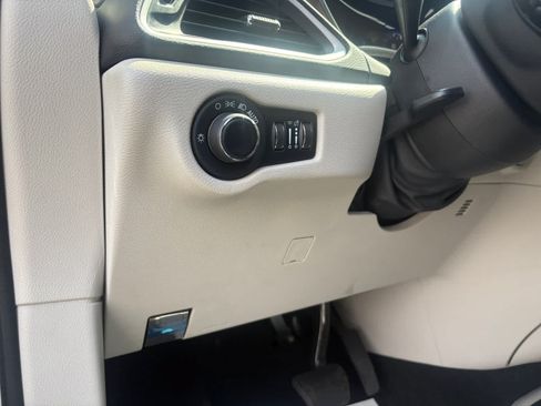 Used 2023 Chrysler Voyager LX FWD image 31