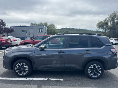 Used 2025 Subaru Forester Premium AWD/4WD image 8