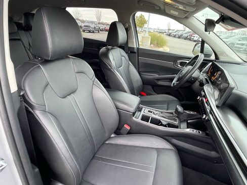Used 2025 Kia Sorento S image 31