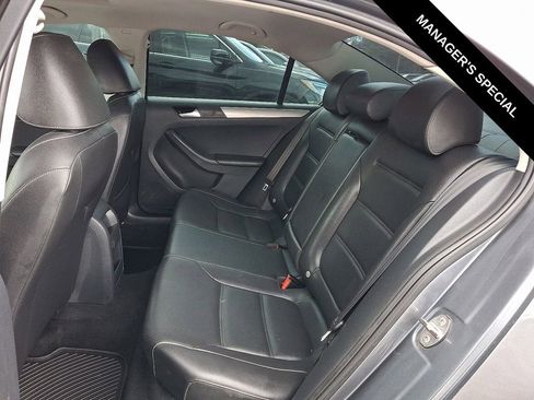 Used 2018 Volkswagen Jetta SE image 12