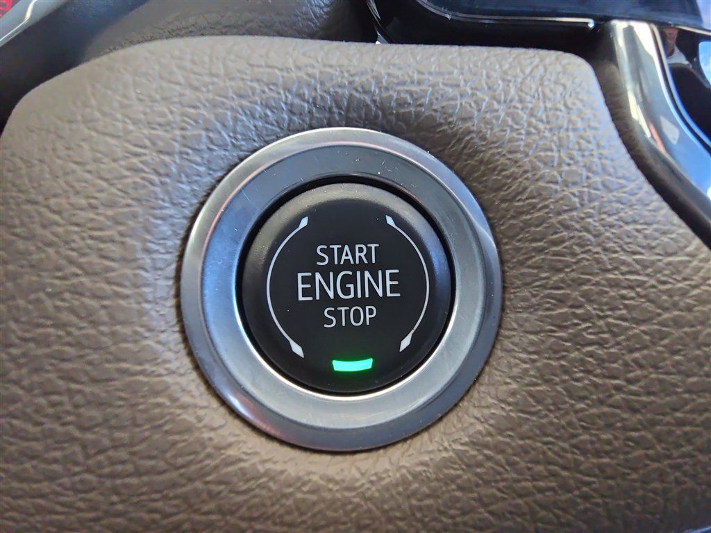 Used 2025 GMC Canyon Denali AWD/4WD image 17