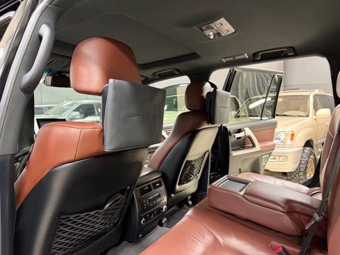 Used 2018 Toyota Land Cruiser image 28