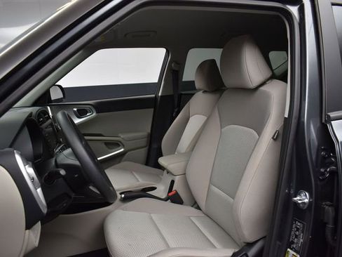 Used 2025 Kia Soul LX image 9