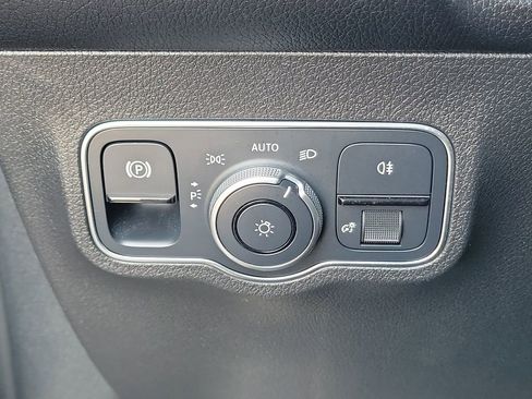 Used 2022 Mercedes-Benz GLB 35 AMG 4MATIC image 27