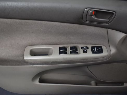 Used 2004 Toyota Camry LE FWD image 10