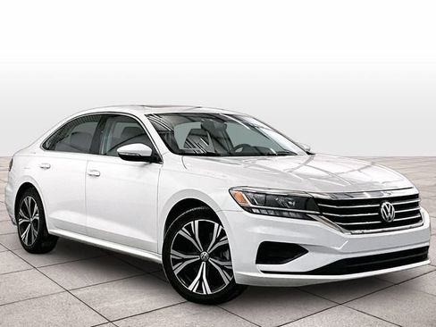Used 2022 Volkswagen Passat 2.0T SE FWD image 2