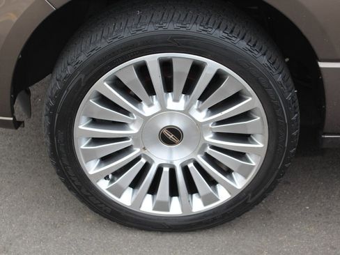 Used 2015 Lincoln Navigator 4WD image 28