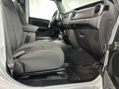Used 2023 Jeep Gladiator Sport image 23