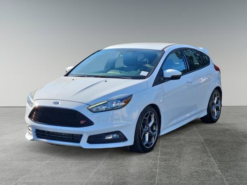 Used 2018 Ford Focus ST FWD image 3