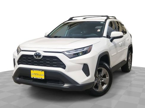 Used 2025 Toyota RAV4 XLE FWD image 1