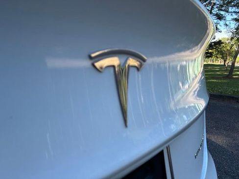 Used 2022 Tesla Model 3 Long Range AWD/4WD image 9