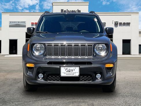 Used 2023 Jeep Renegade Latitude w/ Premium Group AWD/4WD image 3