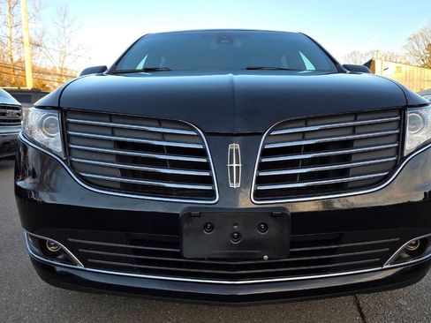 Used 2019 Lincoln MKT AWD image 4
