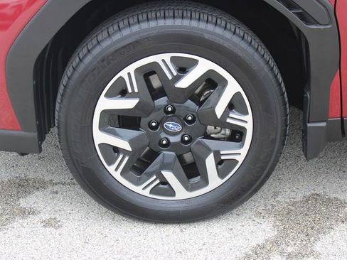 Used 2025 Subaru Forester Premium image 27