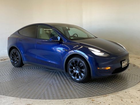 Used 2021 Tesla Model Y Long Range image 6