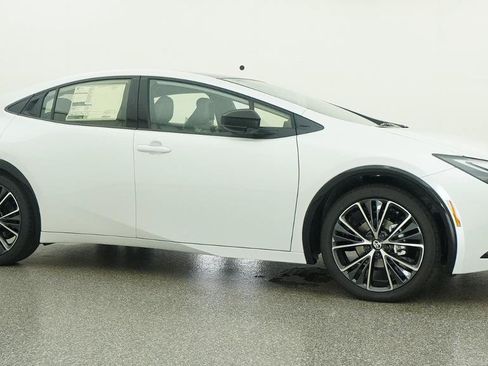 New 2027 Toyota Prius Limited FWD image 11