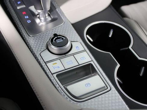 Used 2023 Genesis G70 2.0T w/ Sport Prestige Package image 17