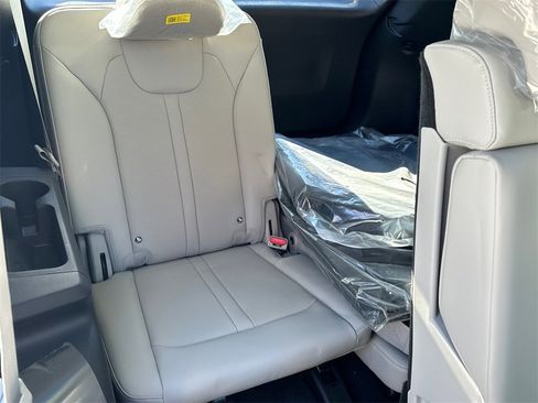 New 2026 Kia Sorento S image 13