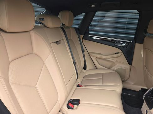 Certified 2021 Porsche Macan AWD/4WD image 21