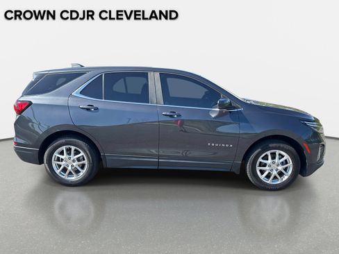 Used 2022 Chevrolet Equinox LT w/ Driver Convenience Package FWD image 3