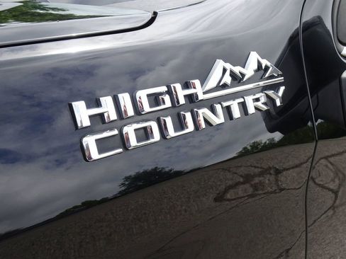 Used 2020 Chevrolet Silverado 1500 High Country w/ Technology Package AWD/4WD image 8