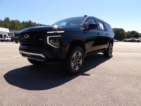 Used 2025 Chevrolet Suburban Z71 AWD/4WD image 4