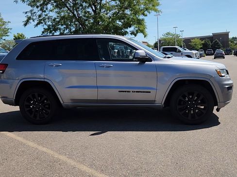 Used 2019 Jeep Grand Cherokee Altitude AWD/4WD image 9