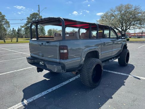 Used 2004 Chevrolet Suburban Z71 w/ Preferred Equipment Group image 6