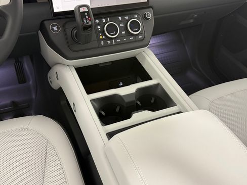 New 2026 Land Rover Defender 110 X-Dynamic SE image 27