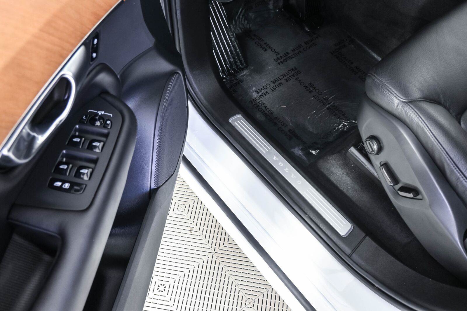 Certified 2023 Volvo XC90 B6 Plus AWD/4WD image 8