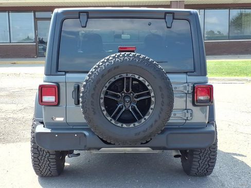 Used 2022 Jeep Wrangler Sport AWD/4WD image 4