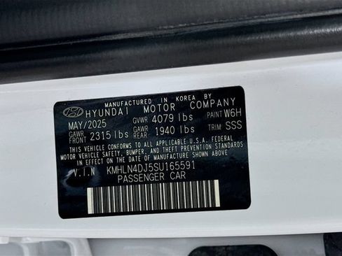 Certified 2025 Hyundai Elantra Limited FWD image 34