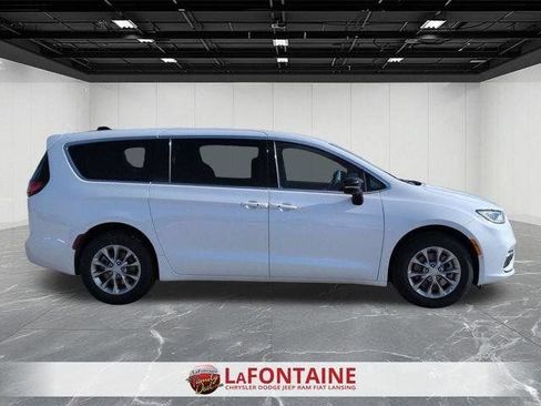 New 2026 Chrysler Pacifica Select AWD/4WD image 6