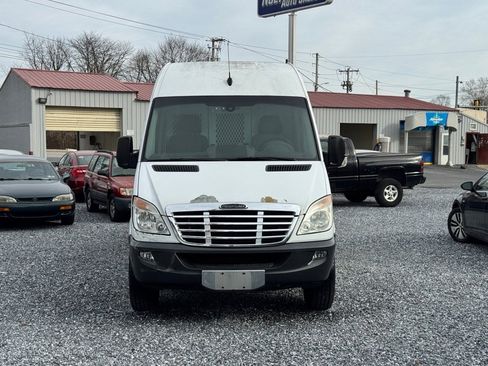 Used 2010 Freightliner Sprinter 2500 image 2