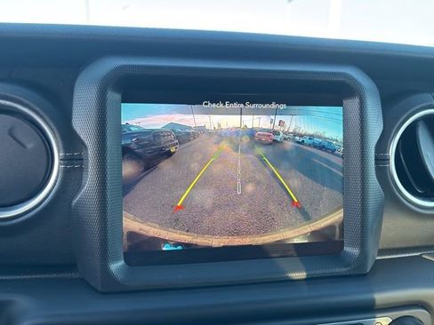 Used 2023 Jeep Wrangler Unlimited Sahara image 33