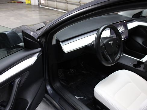 Used 2022 Tesla Model 3 image 18