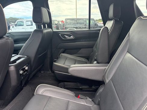 Used 2023 GMC Yukon SLT w/ SLT Premium Package AWD/4WD image 14