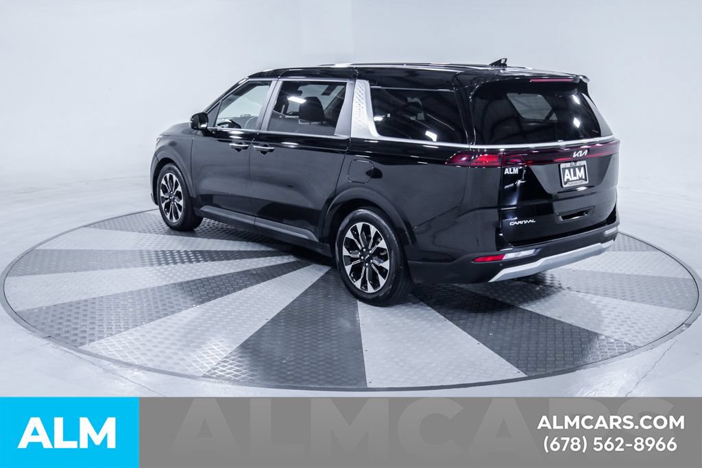 Used 2024 Kia Carnival EX FWD image 7