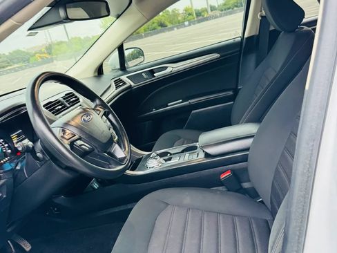 Used 2020 Ford Fusion SE FWD image 9