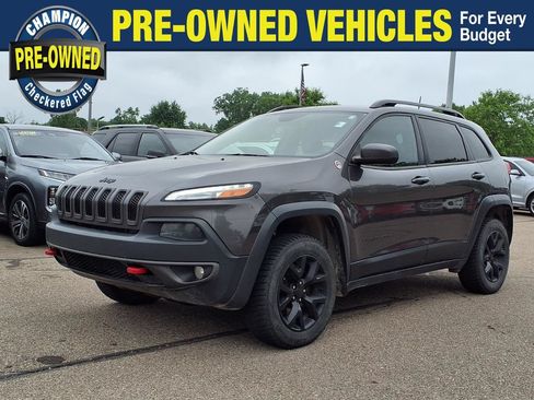 Used 2018 Jeep Cherokee Trailhawk w/ Cold Weather Group AWD/4WD image 1