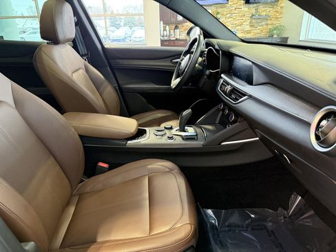 Used 2022 Alfa Romeo Stelvio Ti image 18