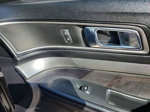 Used 2018 Ford Explorer XLT w/ Equipment Group 202A image 39