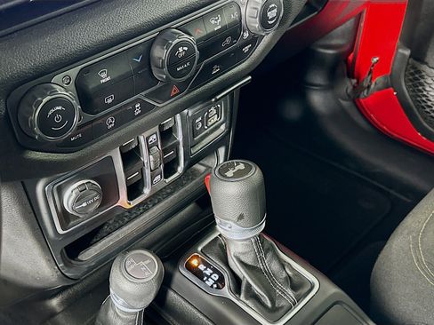 Used 2025 Jeep Wrangler Sport S image 23