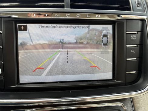 Used 2017 Lincoln Continental Premiere FWD image 44