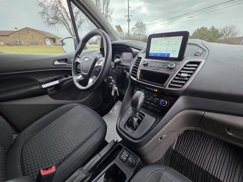 Used 2020 Ford Transit Connect XLT image 27