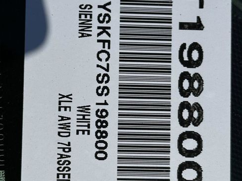 Used 2025 Toyota Sienna XLE image 15