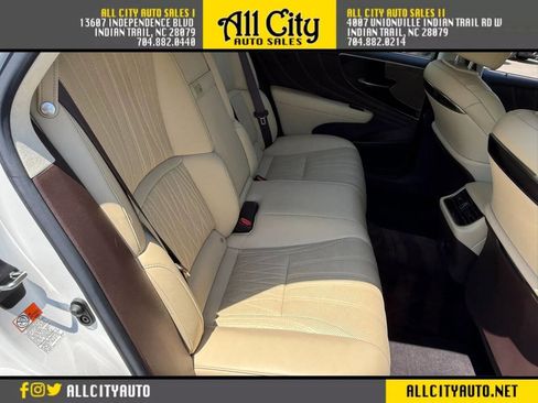 Used 2020 Lexus LS 500 w/ Interior Upgrade Package RWD image 24