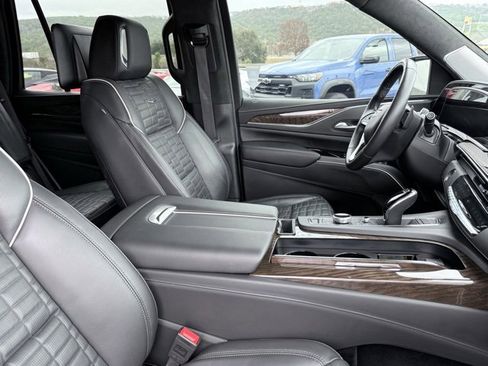 Used 2024 Cadillac Escalade Sport Platinum w/ LPO, ONYX Package image 9